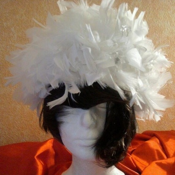 60\'s Style White Chandelle Feather Hat Headpiece
